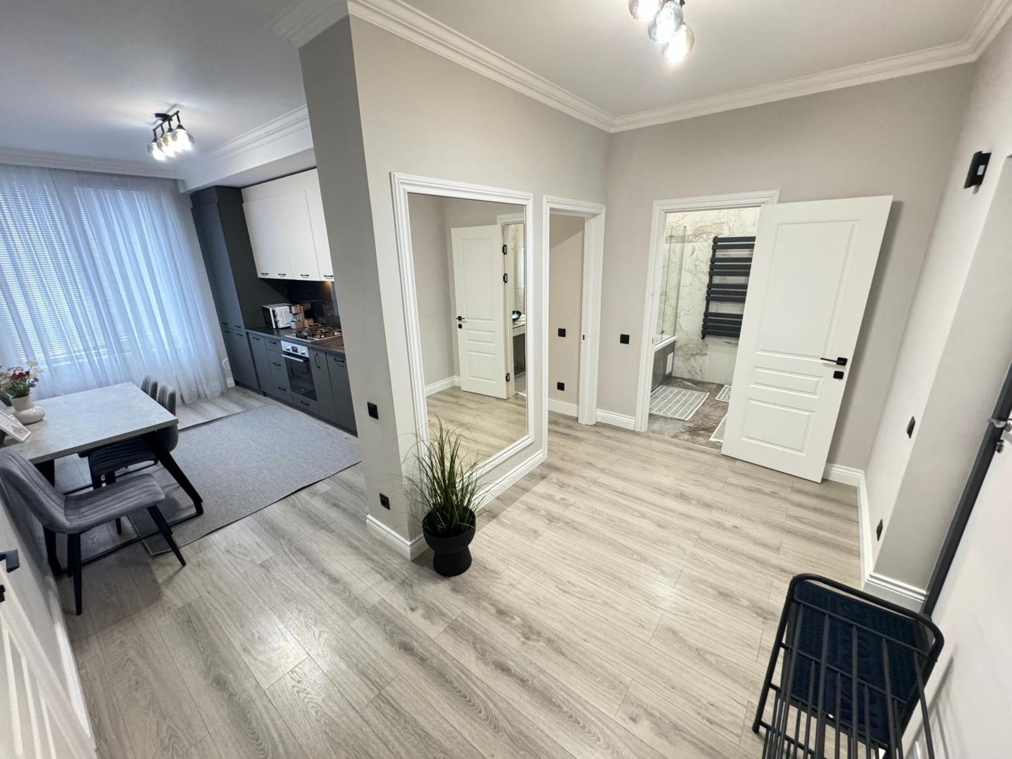 Two Bedroom Apartment In The Center, With Parking, Address Avram Iancu 32 Кишинев Екстериор снимка