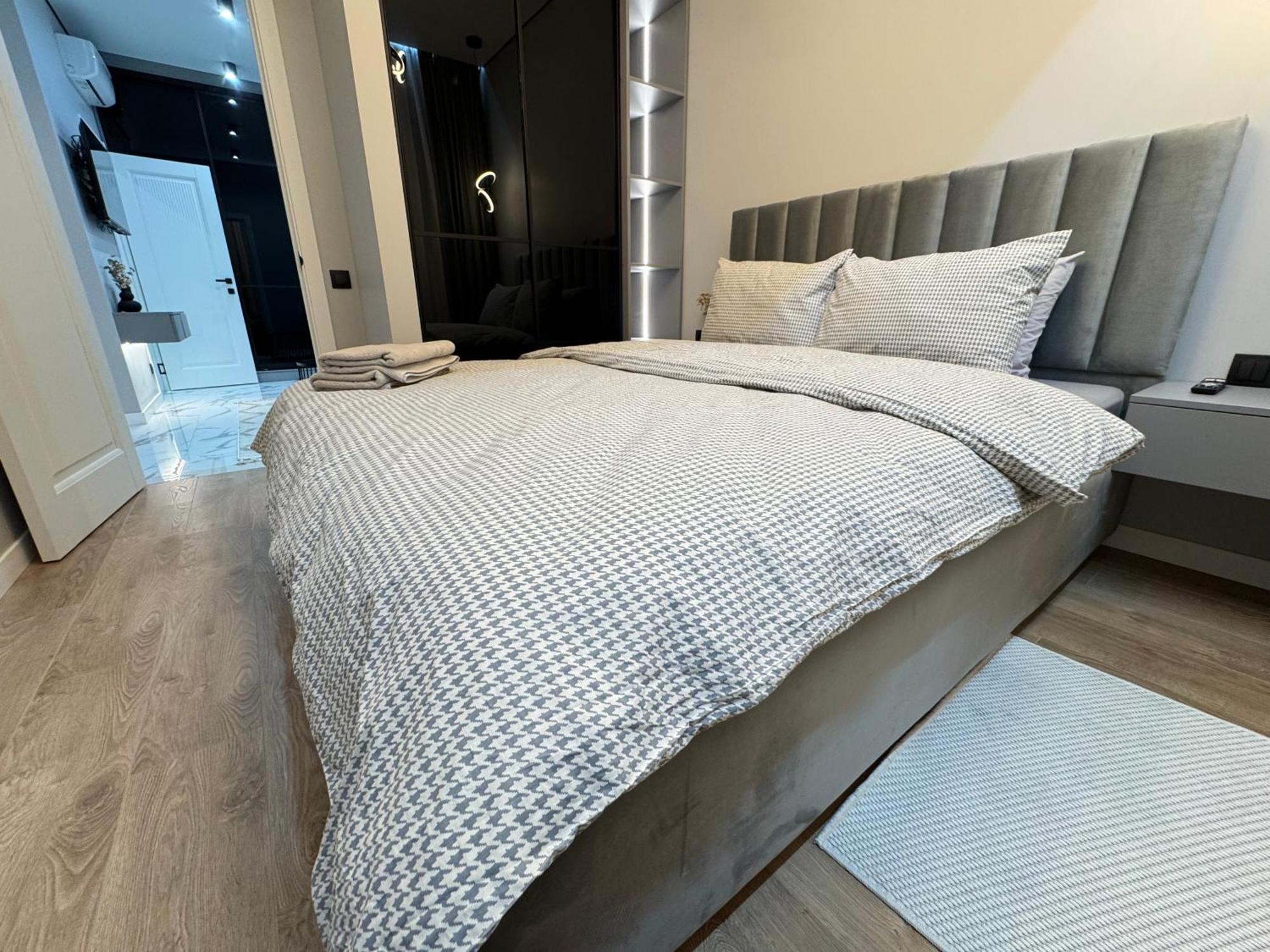 Two Bedroom Apartment In The Center, With Parking, Address Avram Iancu 32 Кишинев Екстериор снимка