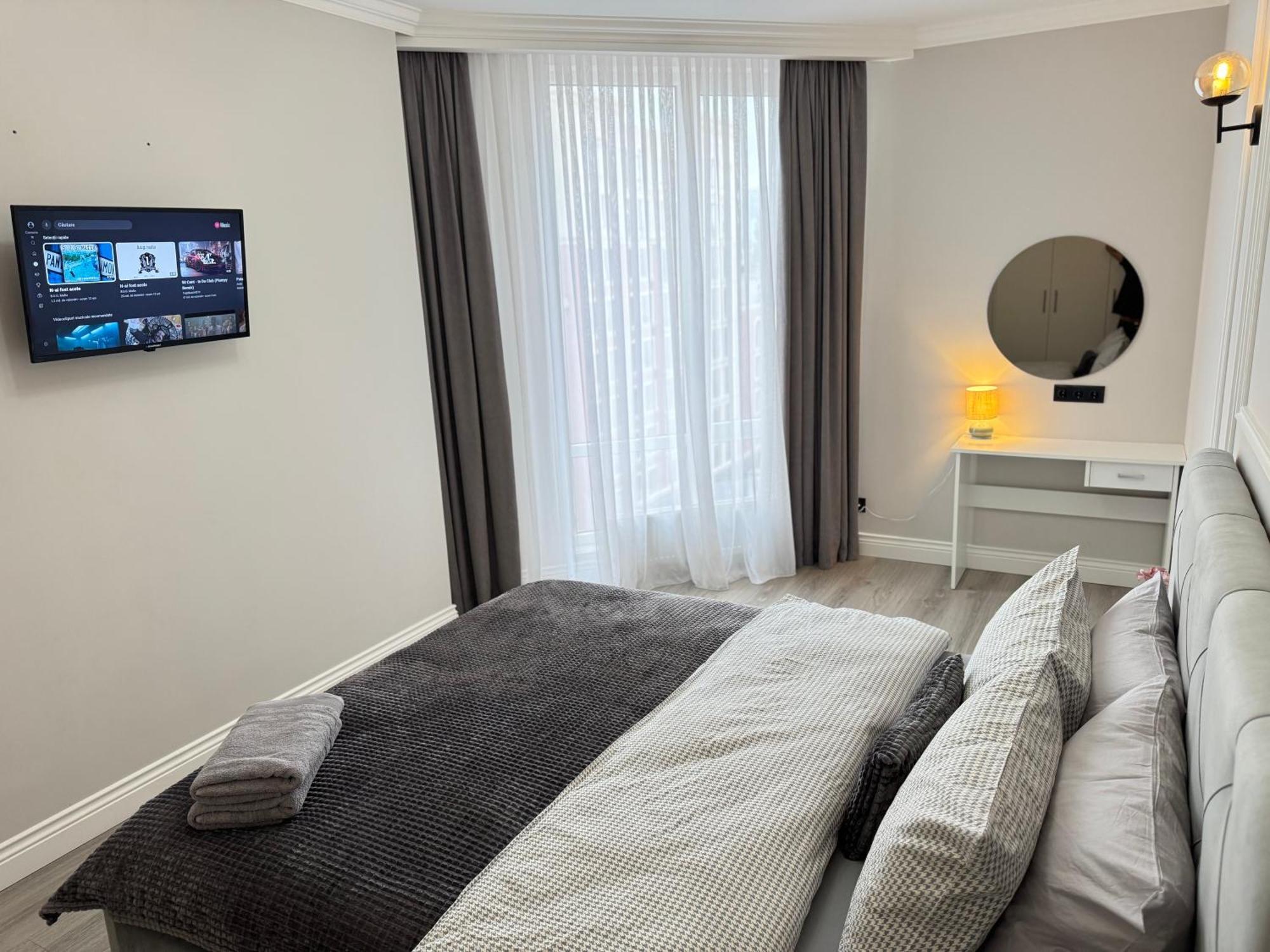 Two Bedroom Apartment In The Center, With Parking, Address Avram Iancu 32 Кишинев Екстериор снимка