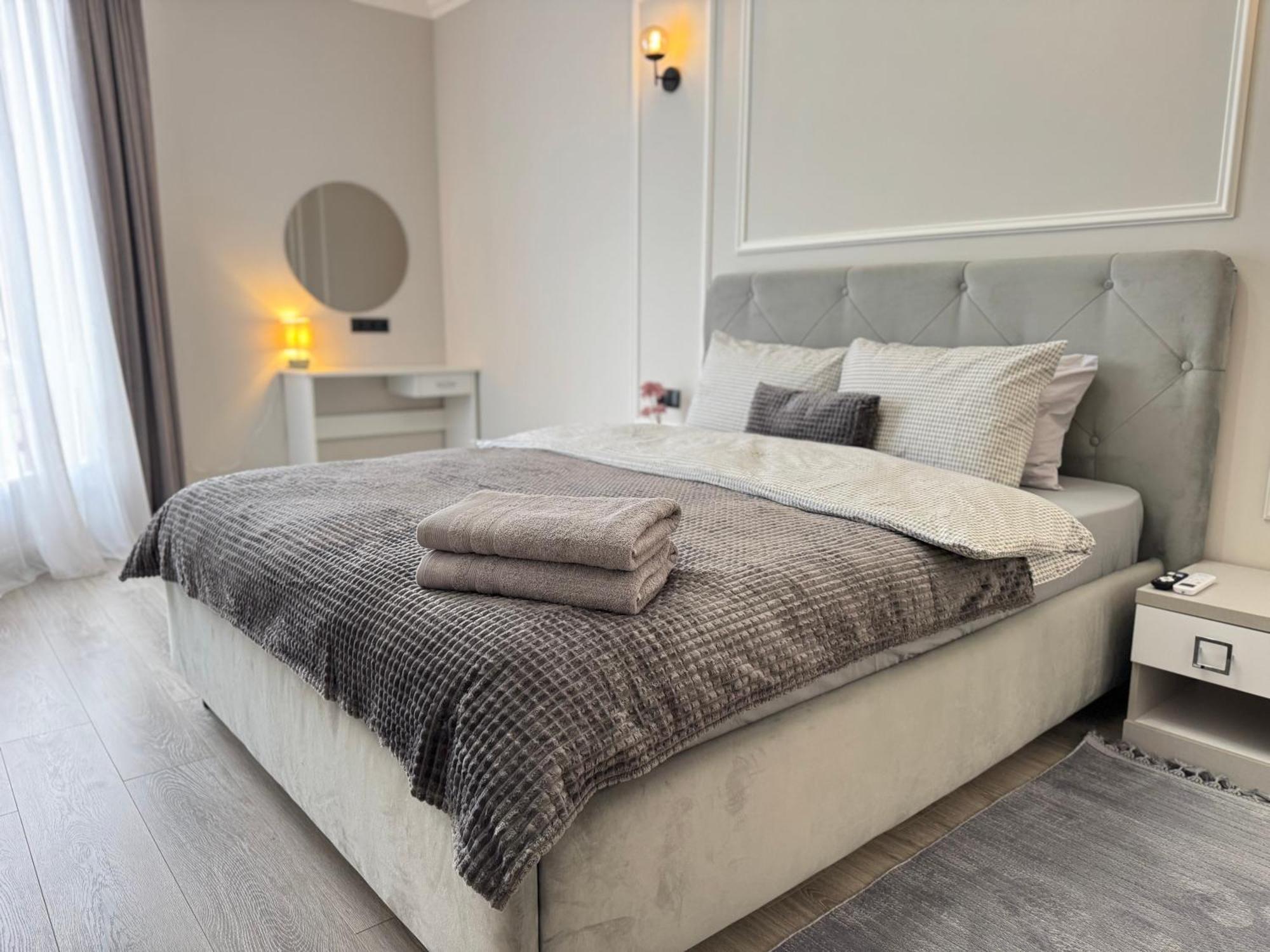 Two Bedroom Apartment In The Center, With Parking, Address Avram Iancu 32 Кишинев Екстериор снимка